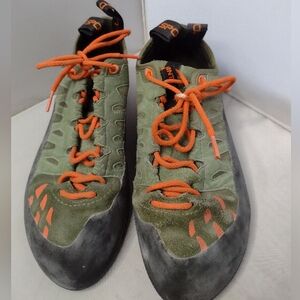 La Sportiva Mens Tarantulace Climbing Shoes  9 Lace-Up Rock Gym Green H